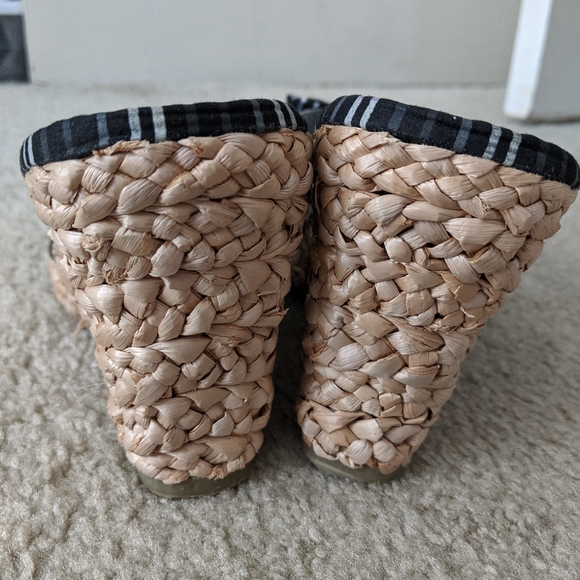 Volatile Wedge Sandals - Picture 4 of 6